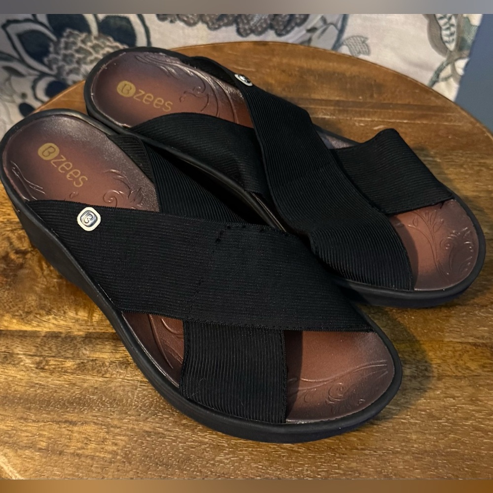 BZees Black Slide Sandals